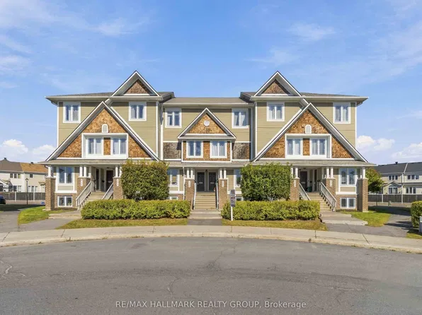 562 Lakeridge Dr #8, Ottawa, ON K4A 0H5