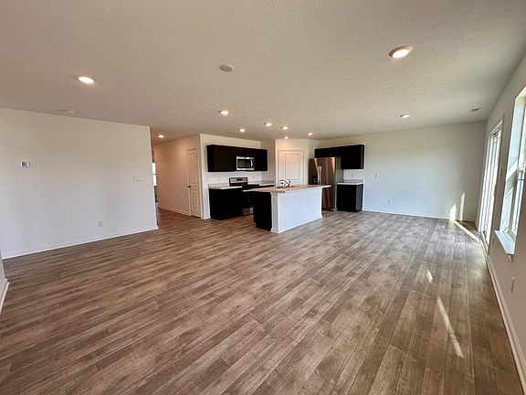 5th image of 1411 Fleming Dr