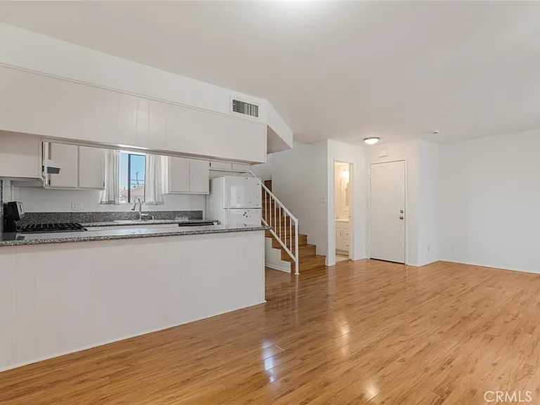 1129 Linden Ave #5 — Photo 6
