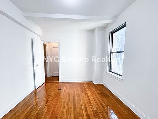 4th image of 301 E 38th St #19J