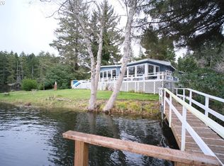 70214 Lakewood Rd, North Bend, OR 97459