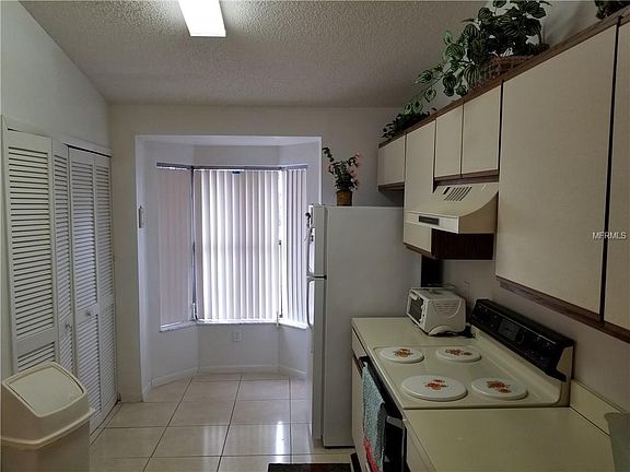 5th image of 2541 King Oak Cir