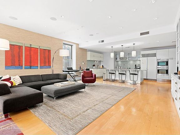 2nd image of 144 W 18th St #400E
