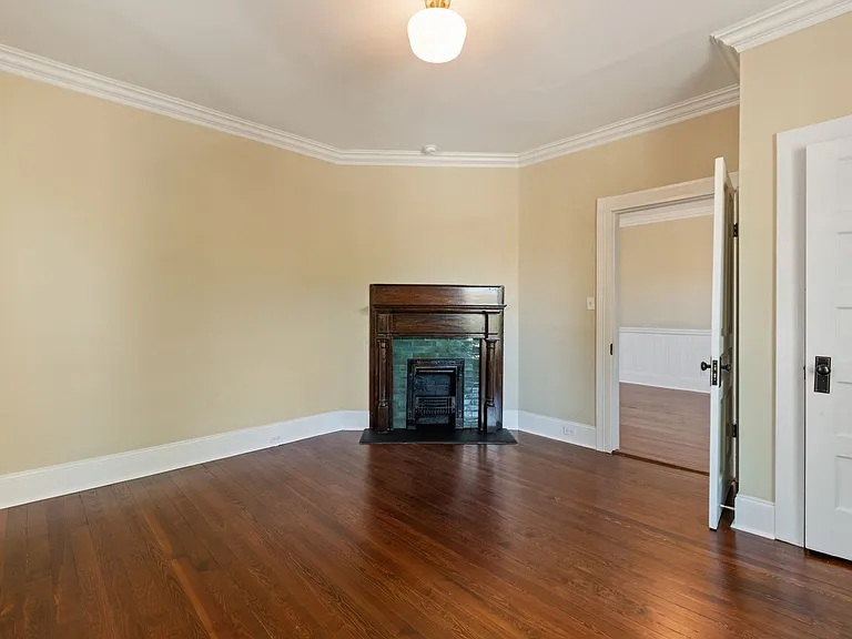 402 S Chester St — Photo 30