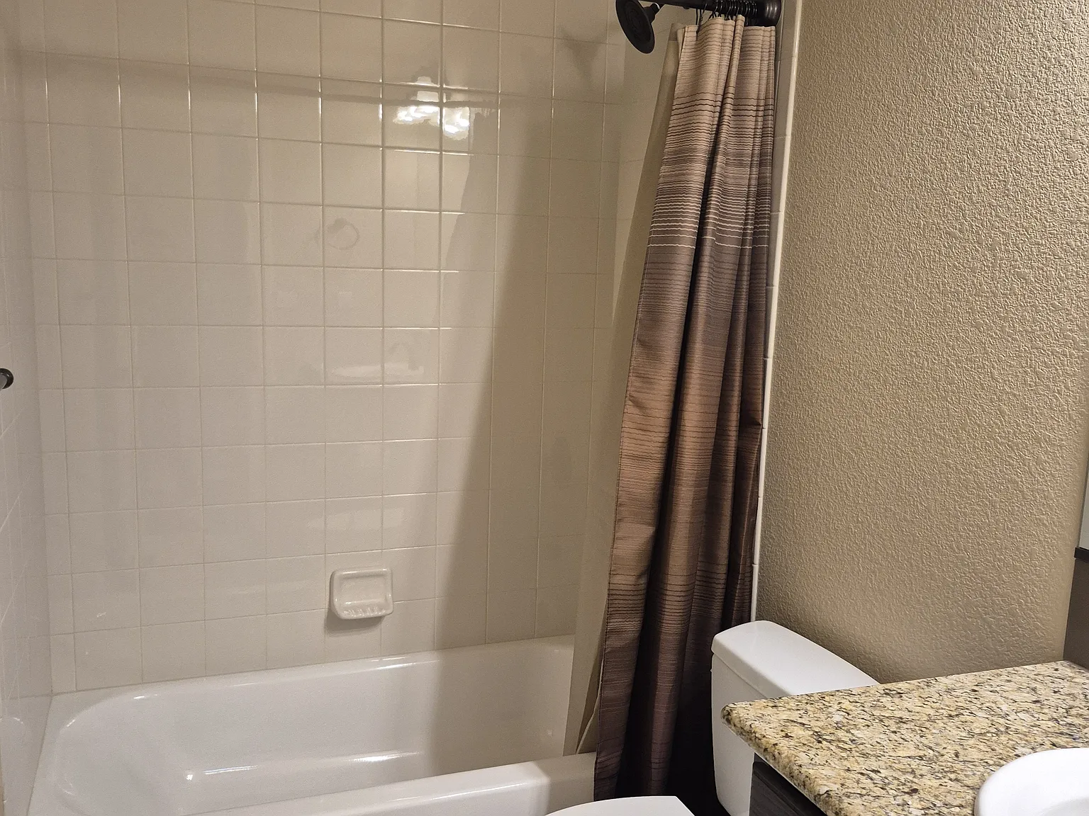4 bed, 3063 sqft, $2,895 — Photo 2