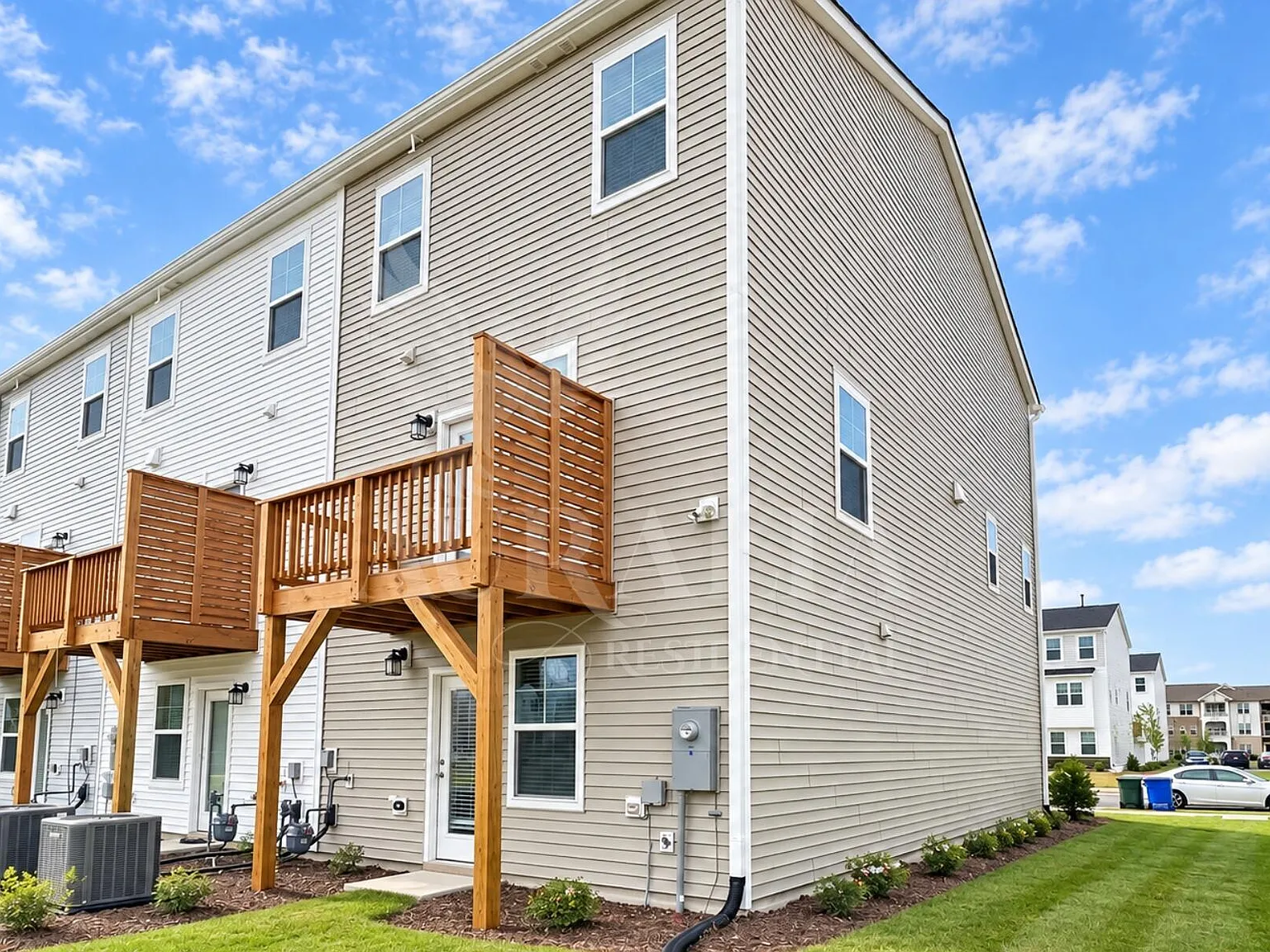 3 bed, 3.5 bath, 1850 sqft, $2,100 — Photo 3