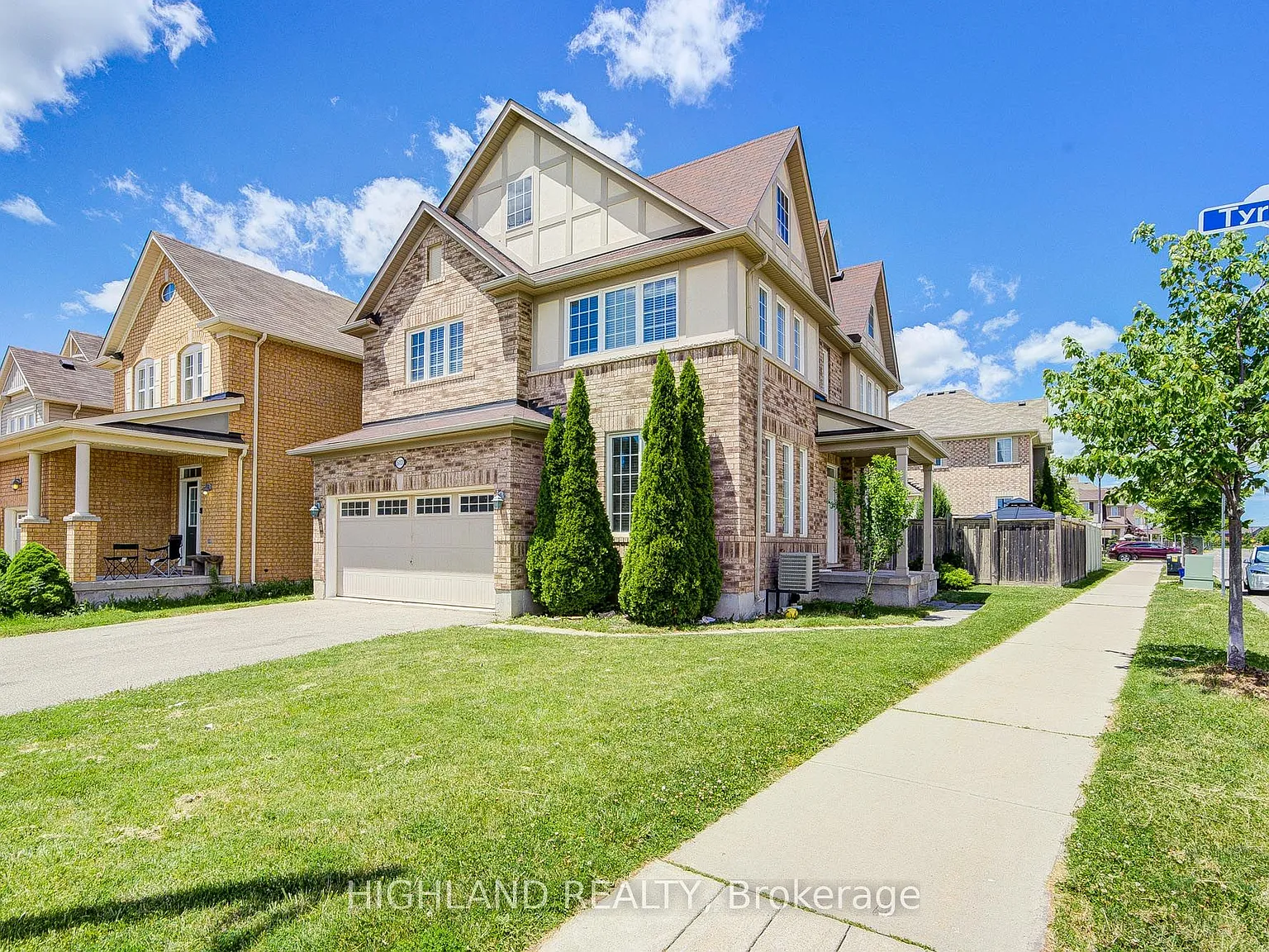 3 bed, $3,590 — Photo 1
