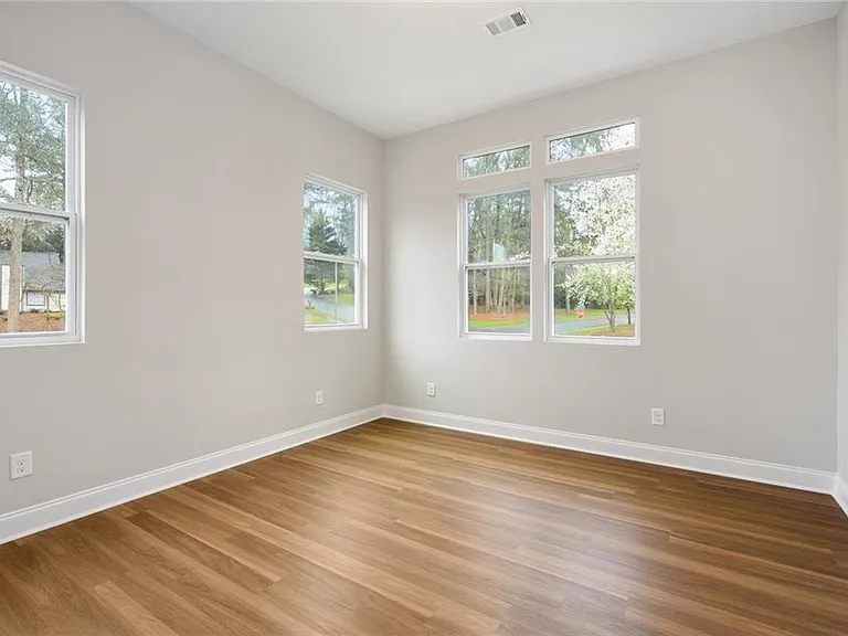2295 Brandon Ct NE — Photo 17