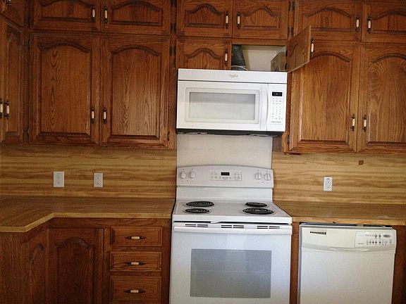 5th image of 1304 Lakeside Dr