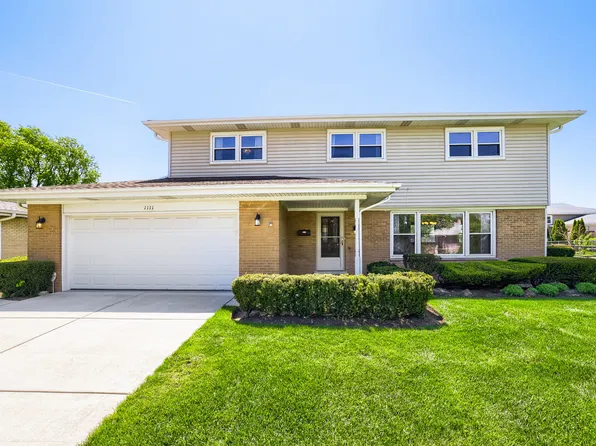 1111 W Ash Dr, Mount Prospect, IL 60056