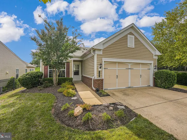 2 Battery Point Dr, Fredericksburg, VA 22406
