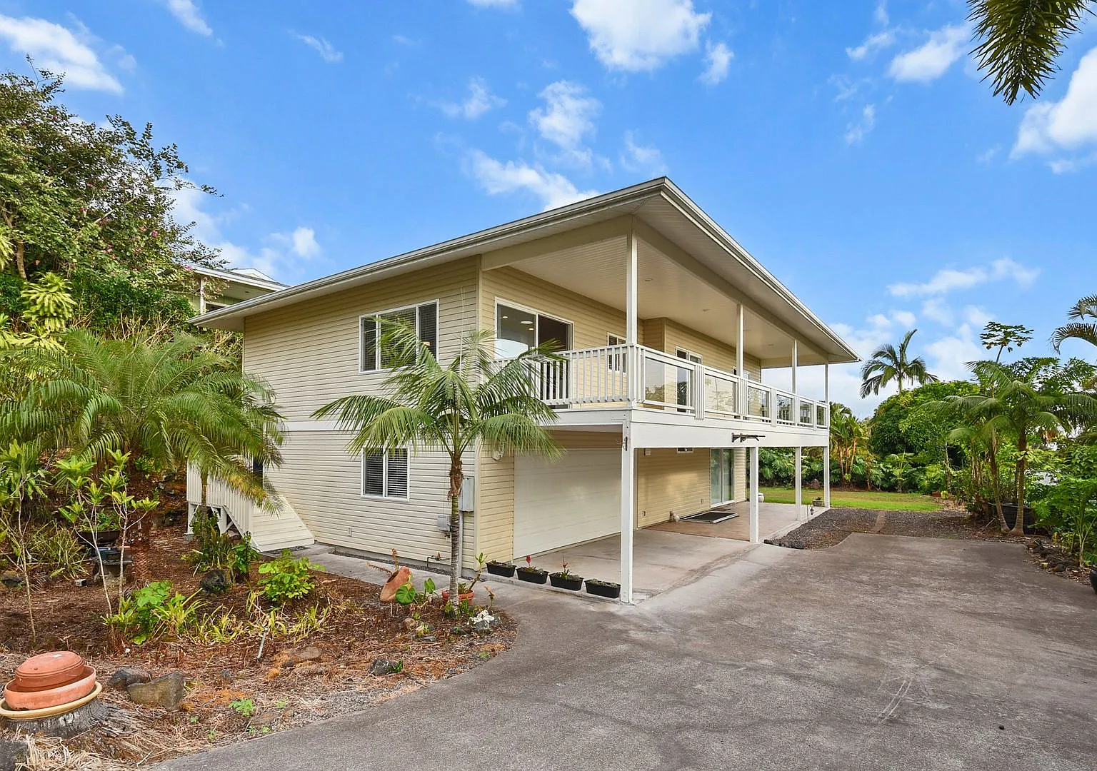 Upper Palisades Kona Spacious 3-Bedroom Long-Term Rental — Photo 1