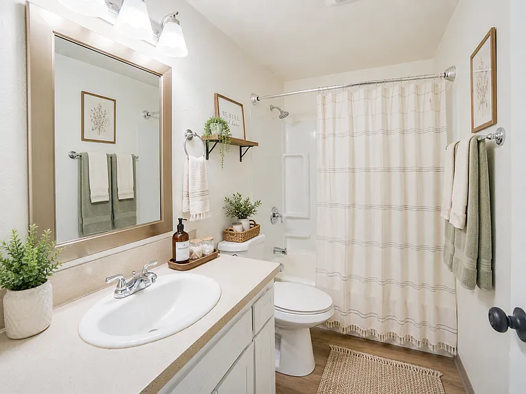 Westwood Apartments ** On-site Laundry Facilities, Off-Street Parking & Private Patio or Balcony — Photo 16