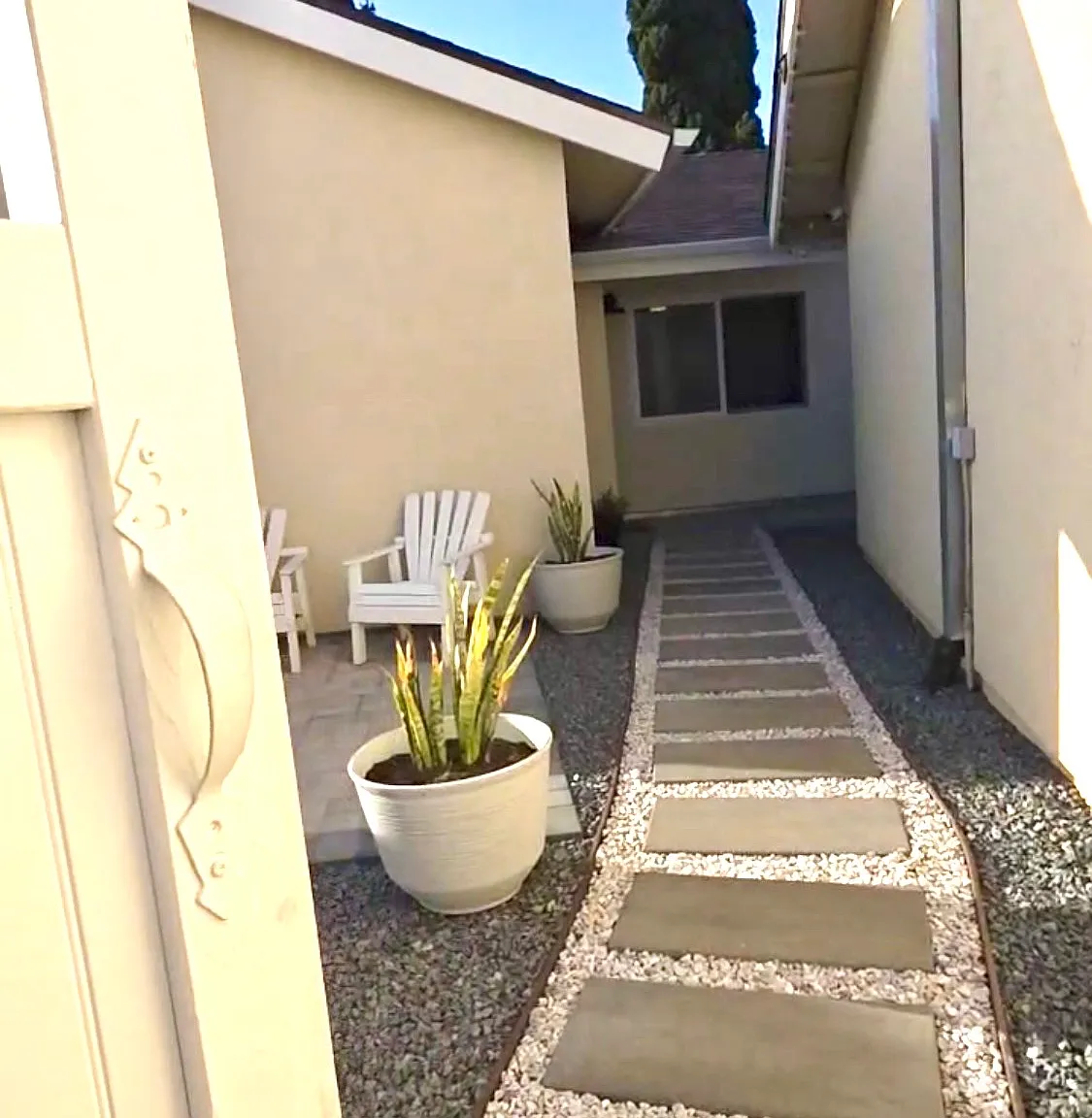 2 bed, 700 sqft, $3,050 — Photo 3