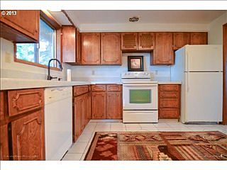 Great kitchen with new granite counters