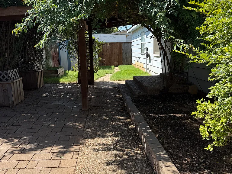4709 Auburn St — Photo 2