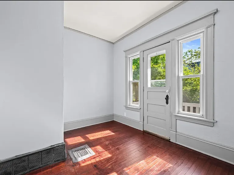 Bonus Flex Space/Balcony