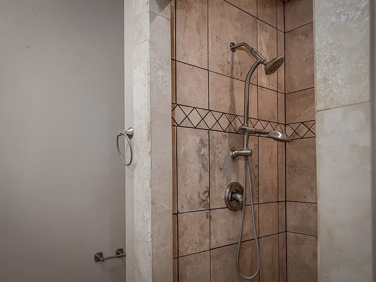 101 Margaret Ln — Photo 13