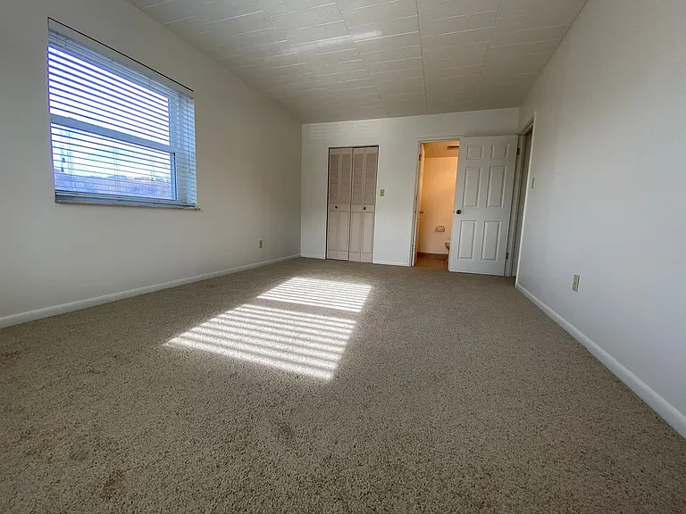 360 Maryland Ave — Photo 14