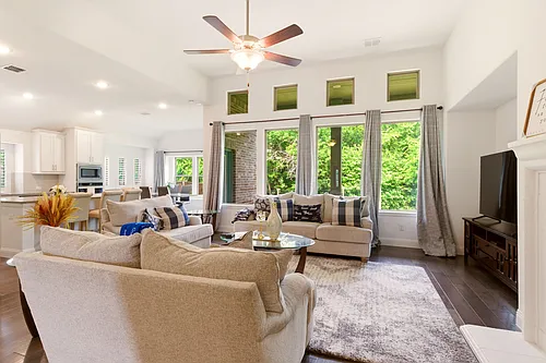 510 Royal Oaks Ln Photo 1