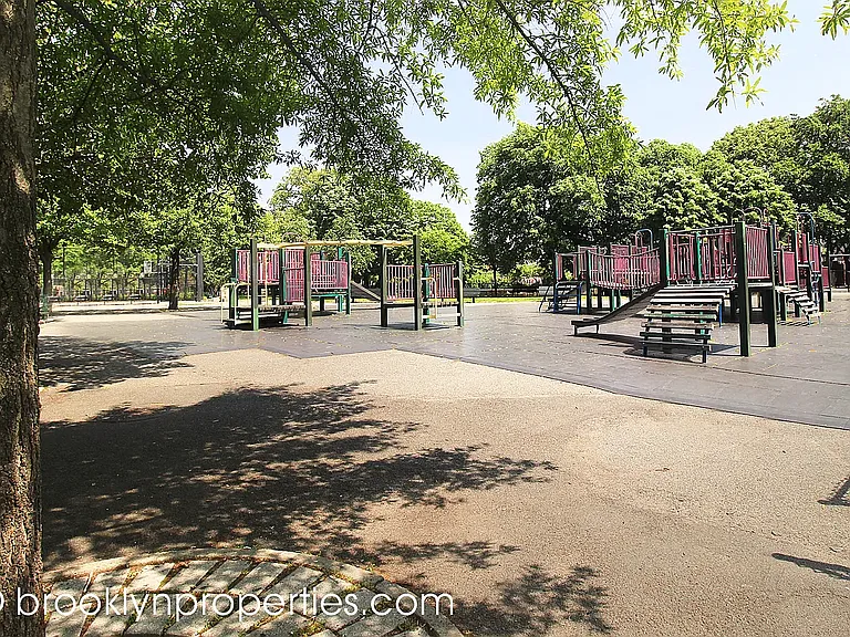 544 Manhattan Ave #4D — Photo 16