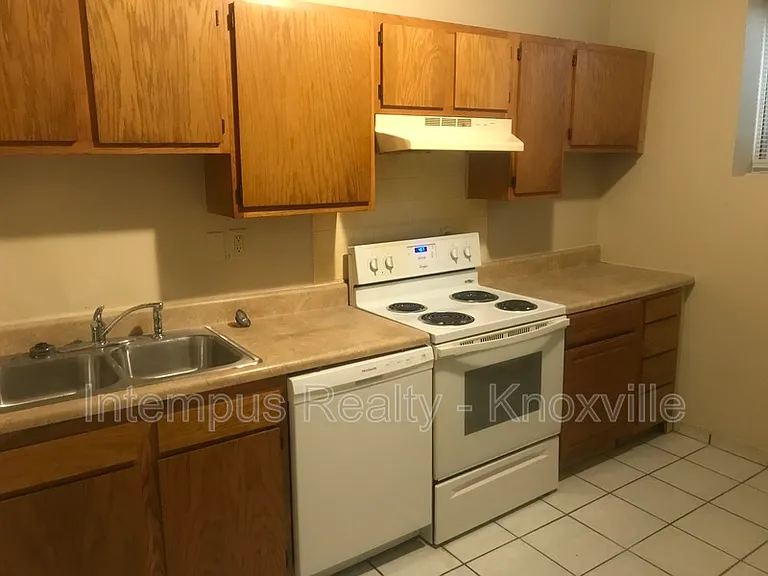 5611 Lon Roberts Dr #5 — Photo 5