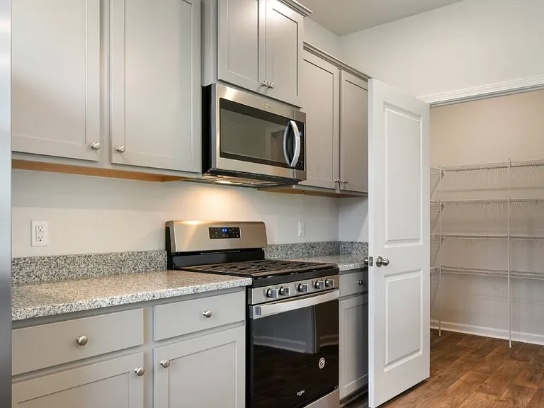 56 Cedar View Cir — Photo 4