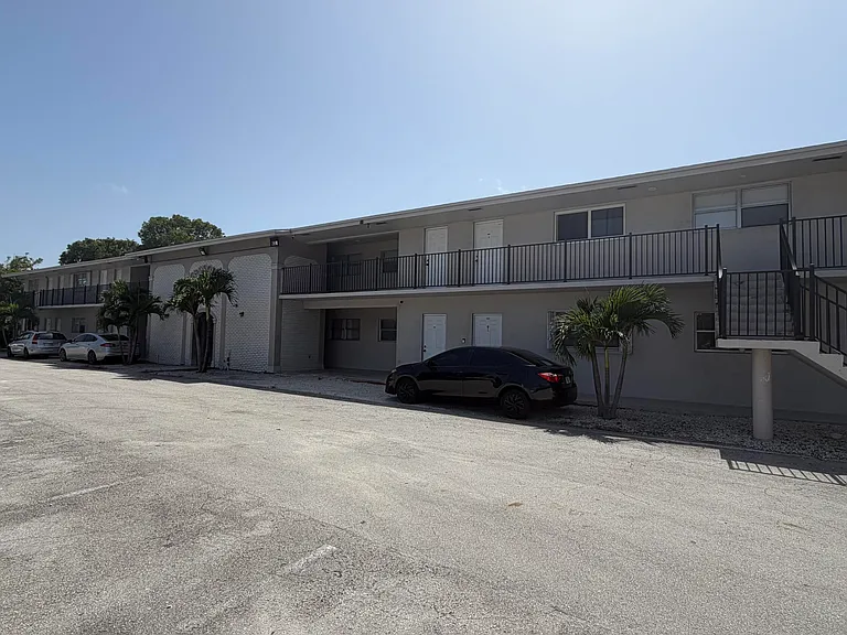 4061 NW 9th Ave #204 — Photo 19