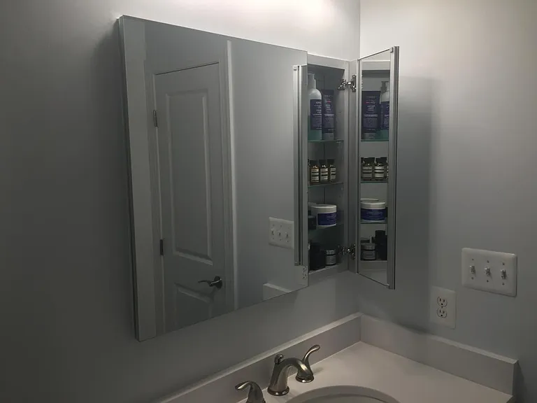 Mirrored Kohler medicine cabinet