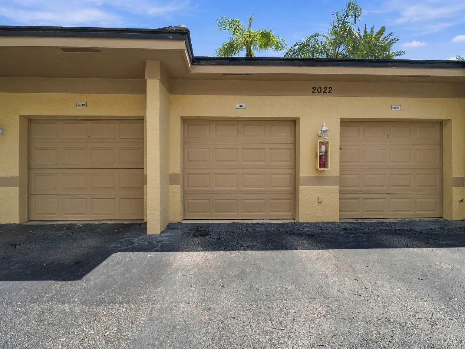 3 bed, 2.0 bath, 1113 sqft, $2,450 — Photo 4