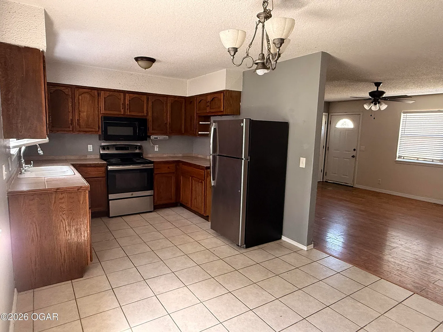 3 bed, 1.5 bath, 1124 sqft, $1,300 — Photo 4