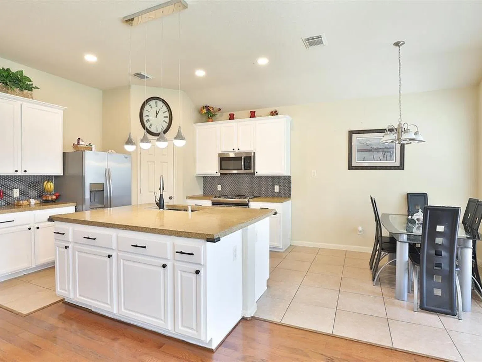3 bed, 2.5 bath, 2176 sqft, $2,250 — Photo 3