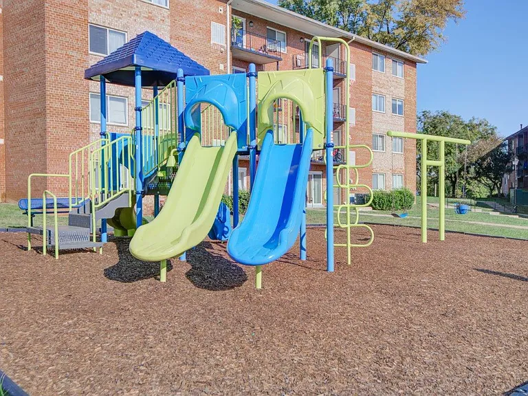 Bennington Crossings Apartment Homes — Photo 16