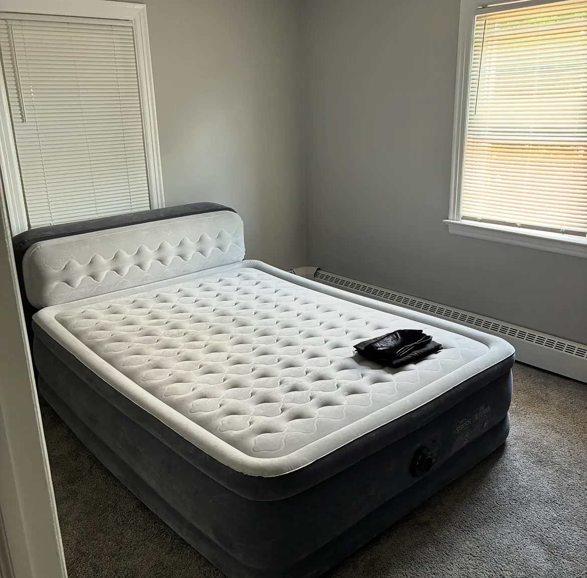1 bed, 2400 sqft, $700 — Photo 1