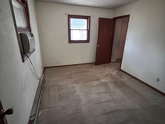 3rd image of 4235 Rookwood Ave
