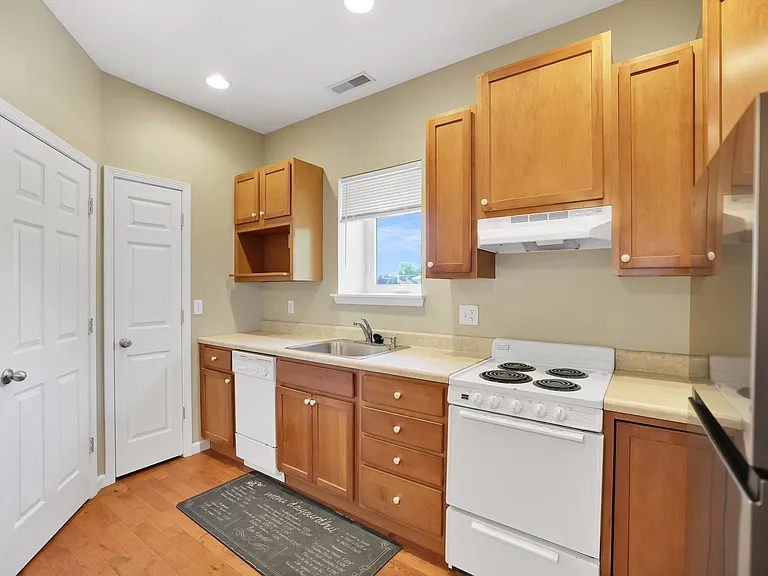 5200-5208 Wilson Ave #5206 — Photo 13