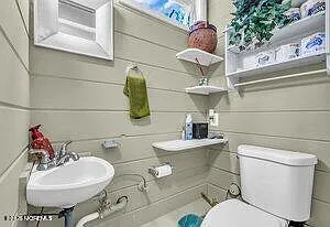 411 Butterfly Rd — Photo 21