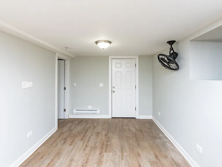 1431 W Flournoy St #G — Photo 5