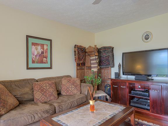 3rd image of 206 Cedar Hill Dr