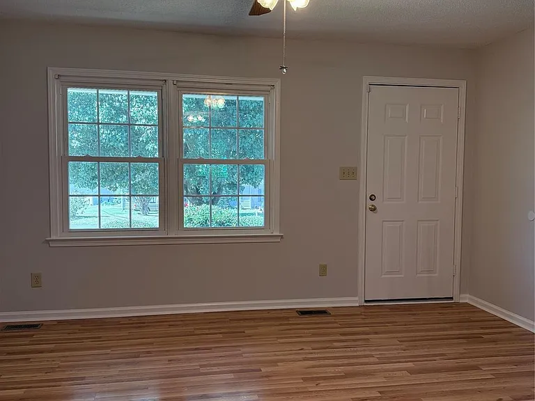 869 Crystal Springs Dr — Photo 2
