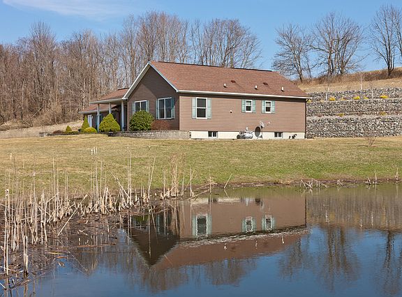 2nd image of 15 Lauren Ln