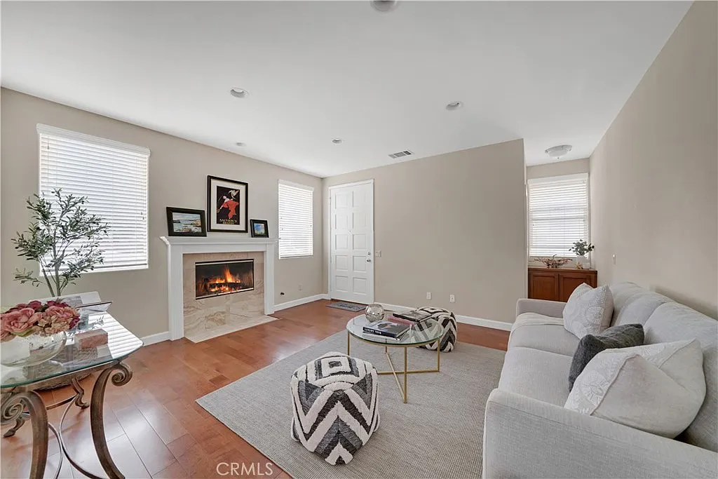 3 bed, 2.5 bath, 1766 sqft, $5,500 — Photo 4