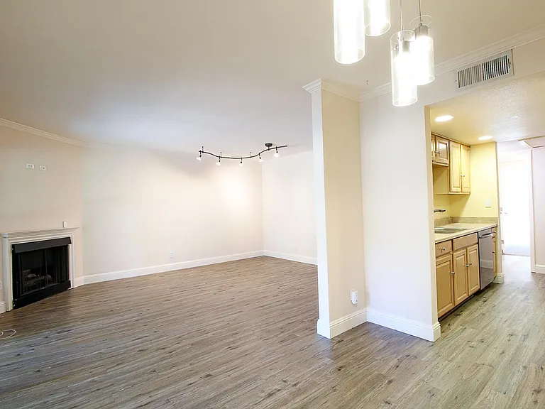 2408 Larkspur Ln #247 — Photo 17