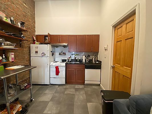 3rd image of 25 W 19th St APT 2F