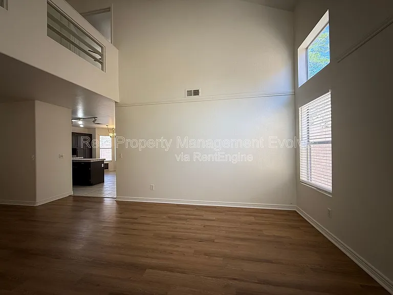 16838 S 20th Pl — Photo 4