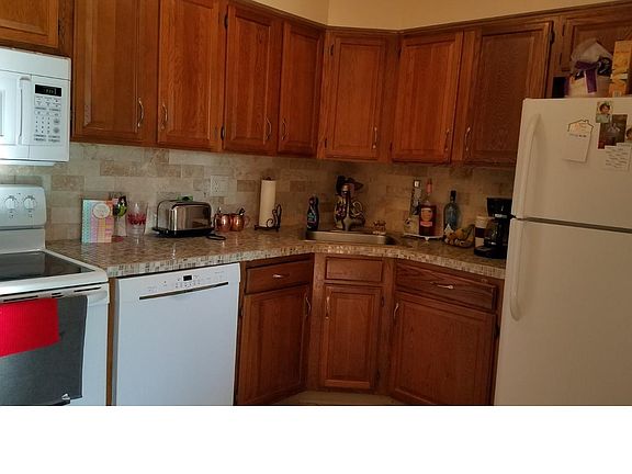 4th image of 303 Aspen Dr
