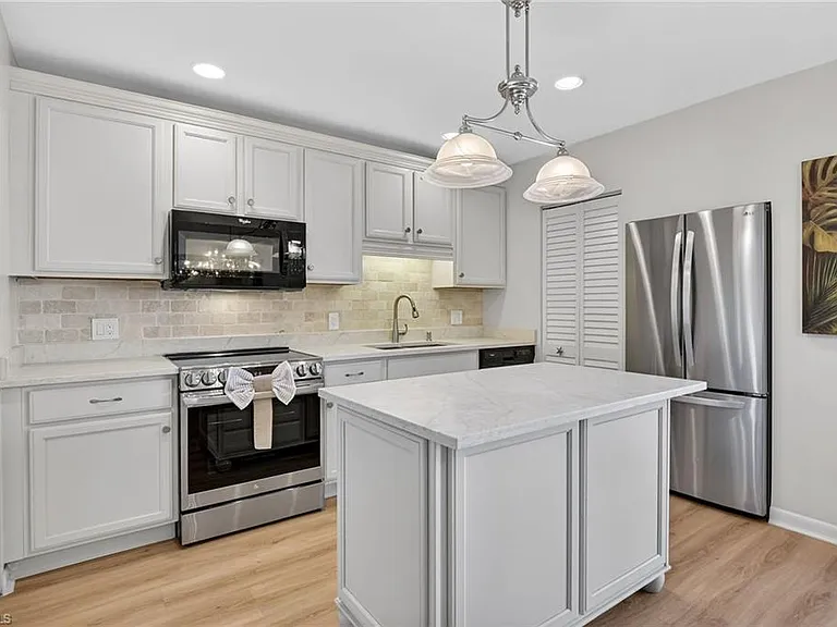788 Park Shore Dr #B22 — Photo 8