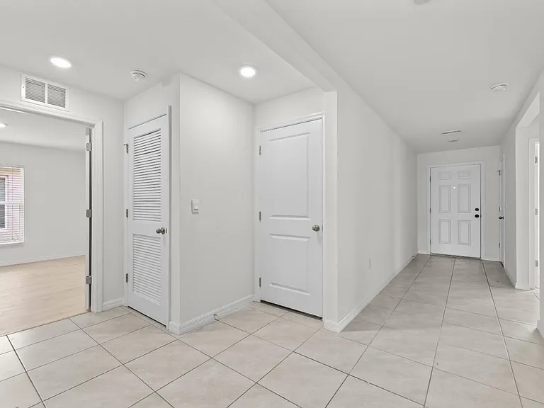 10663 Chippewa Dr — Photo 8
