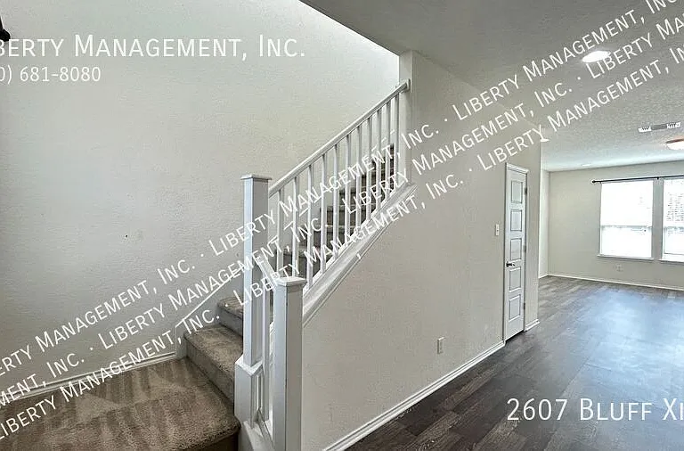 2607 Bluff Xing — Photo 4