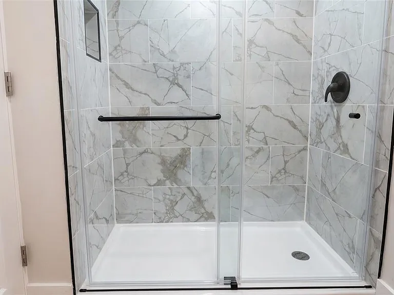 520 E Juanita St — Photo 31